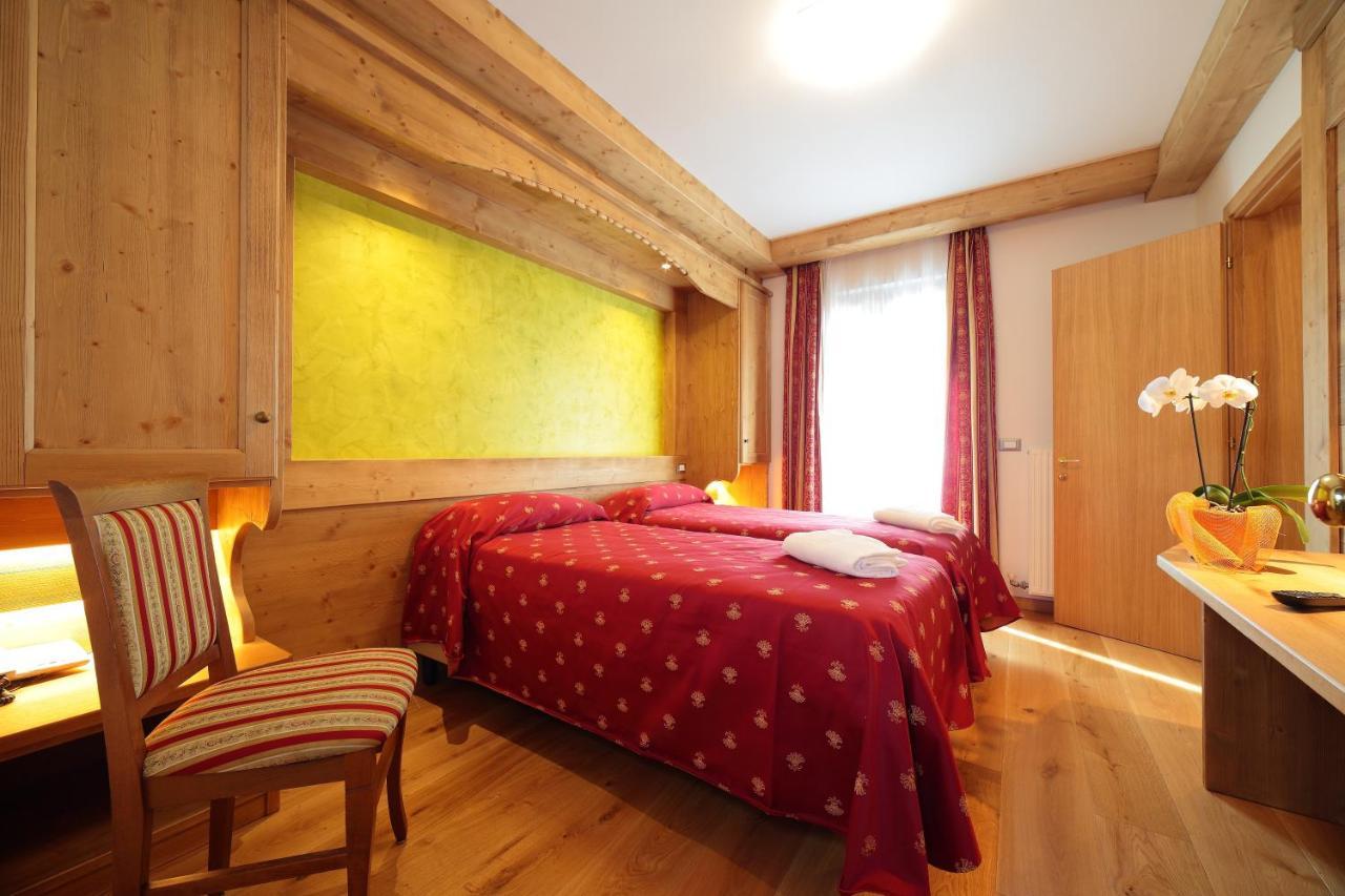 Hotel Al Sole Fusine in Valromana Exterior foto
