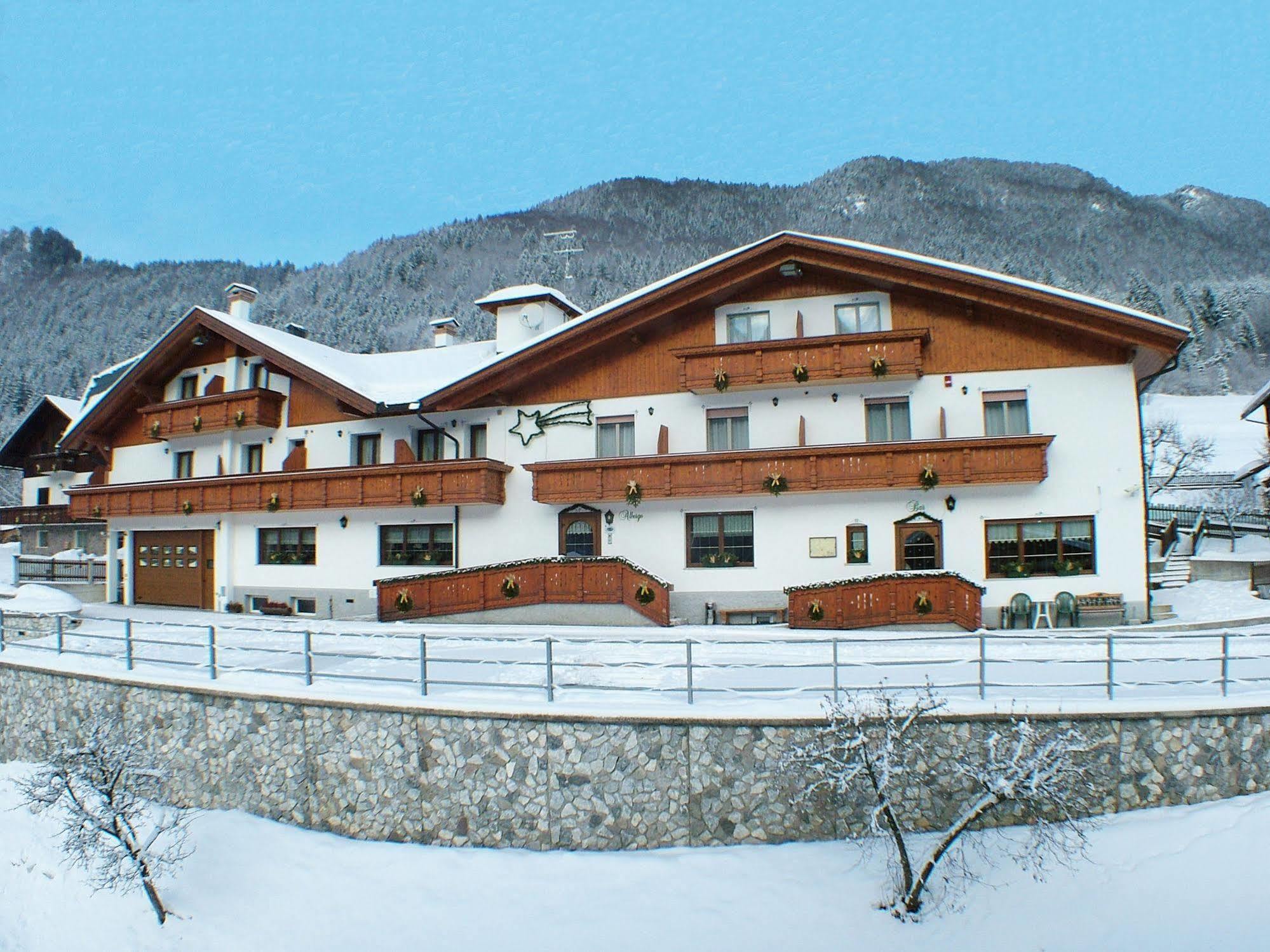 Hotel Al Sole Fusine in Valromana Exterior foto