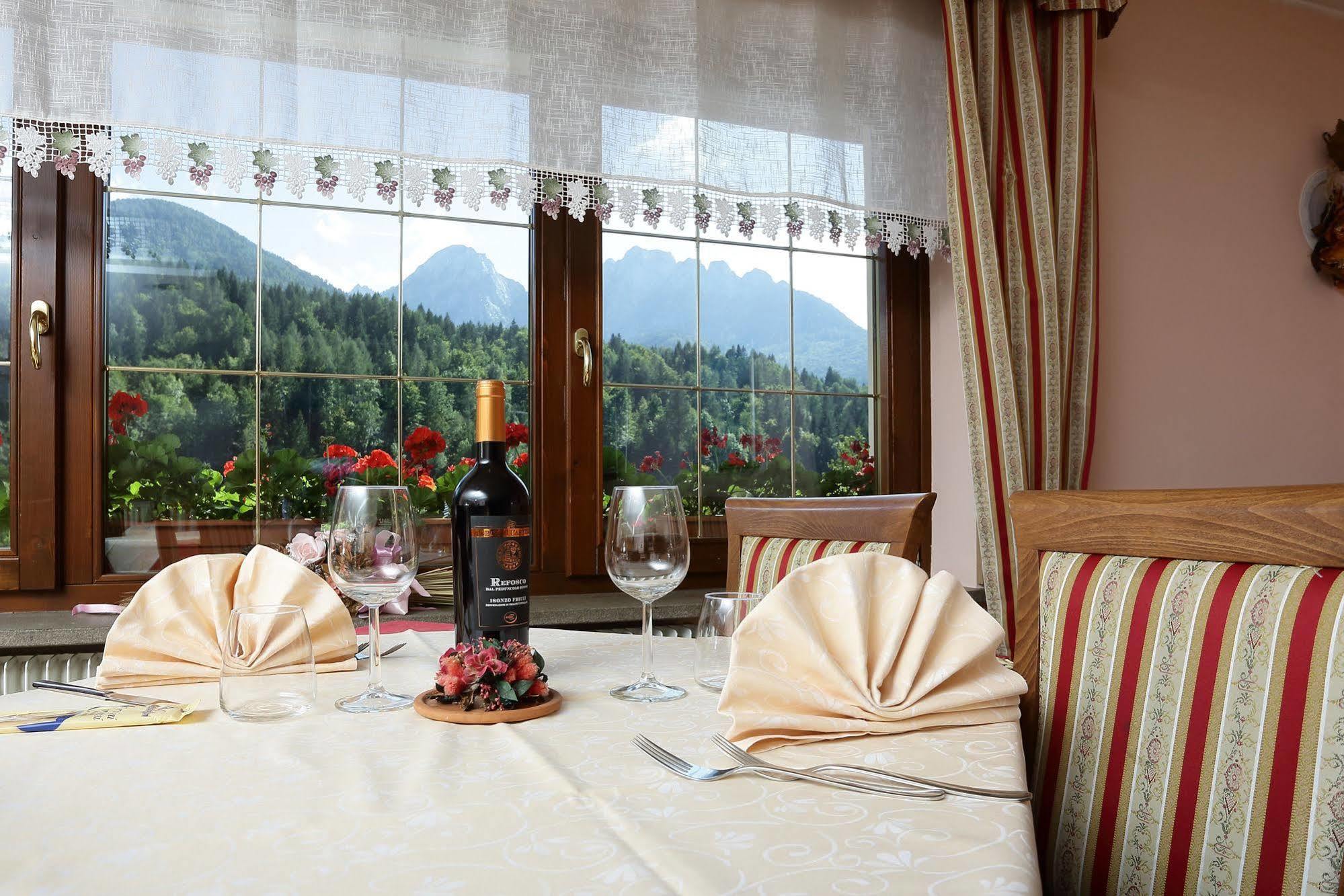 Hotel Al Sole Fusine in Valromana Exterior foto