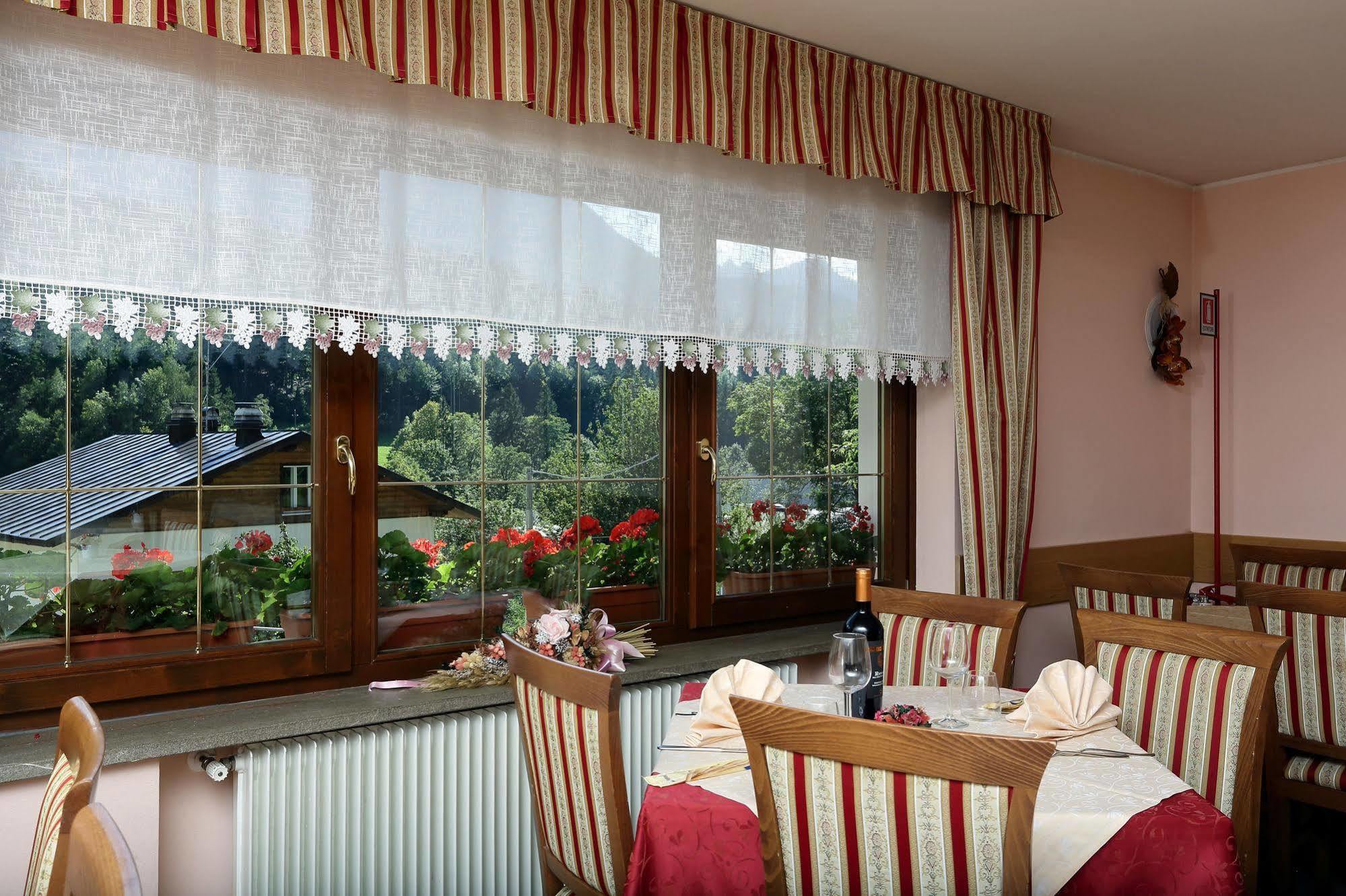 Hotel Al Sole Fusine in Valromana Exterior foto